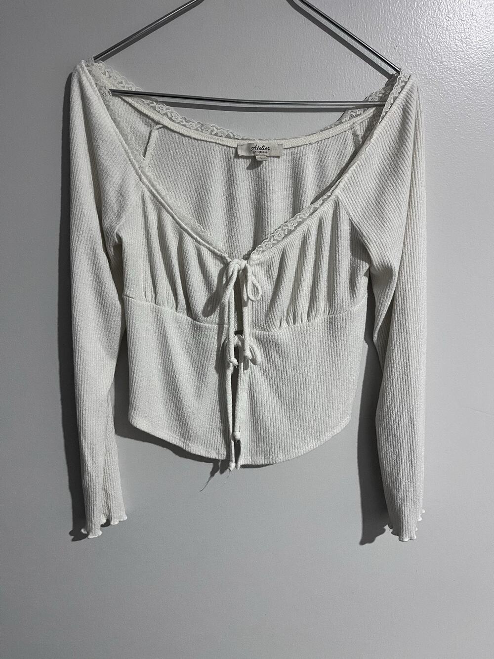 Atelier By Kirious Blouse Womens L White Cropped V-Neck Tie Front Knit